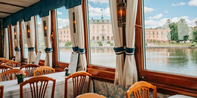 Stockholm: Drottningholm - Lunch Cruise (round trip)