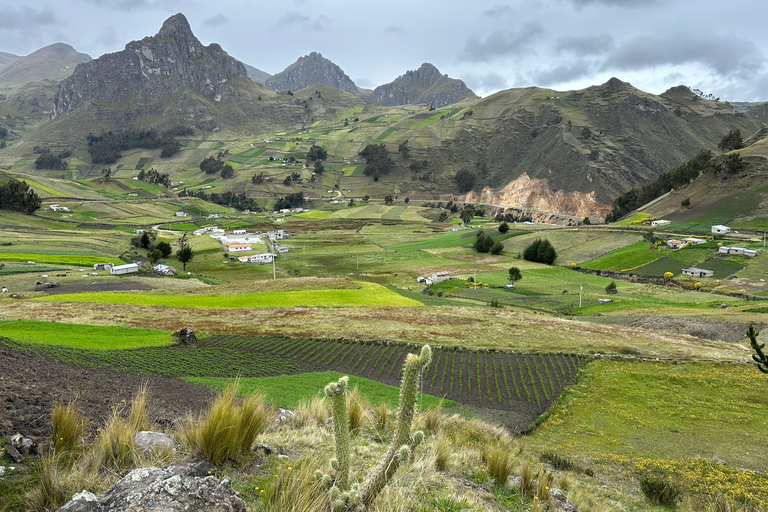 De Quito: Excursão de 1 dia a Quilotoa inclui almoço e ingressoExcursão particular