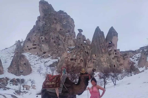 Desde Capadocia: Excursión de un día a camello al amanecer o al atardecer