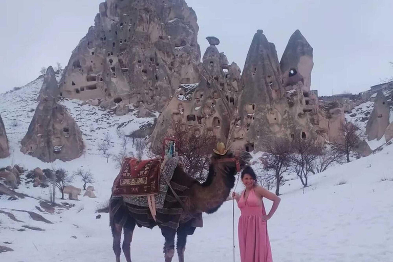 Desde Capadocia: Excursión de un día a camello al amanecer o al atardecer