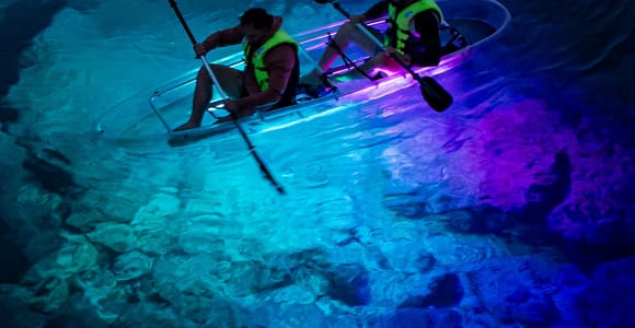 Pula: Nacht-Kajaktour mit leuchtenden Kajaks