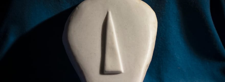 Découvrez l'art cycladique et sculptez votre propre œuvre en marbre