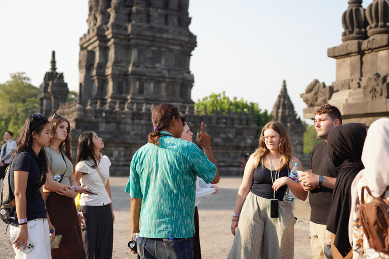 Yogyakarta: Borobudur sunrise,guarantee climb-up& Prambanan Borobudur Sunrise sharing Tour Without Ticket