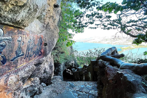 Kunming: Yunnan Ethnic Village & Western Hills Private Tour Private Tour with Pickup/Dropoff