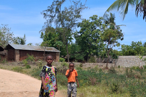 Mtwapa: JumbaRuins &amp; BushVillage Dagsutflykt och middag i byn.