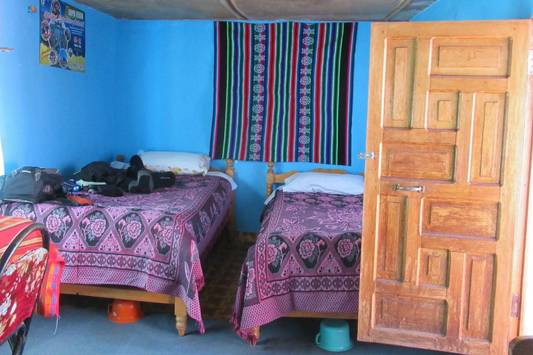 Ab Puno: 2-tägige Tour zu den Uros-, Amantani- und Taquile-Inseln