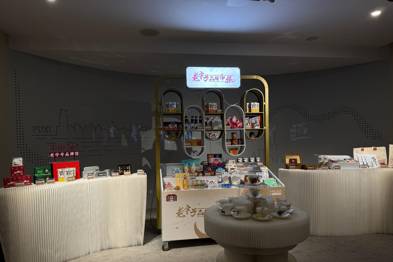 Shanghai: Jingan Temple, Tianzifang, and Shikumen Day Tour Shanghai: Jingan Temple, Tianzifang, and Shikumen Day Tour