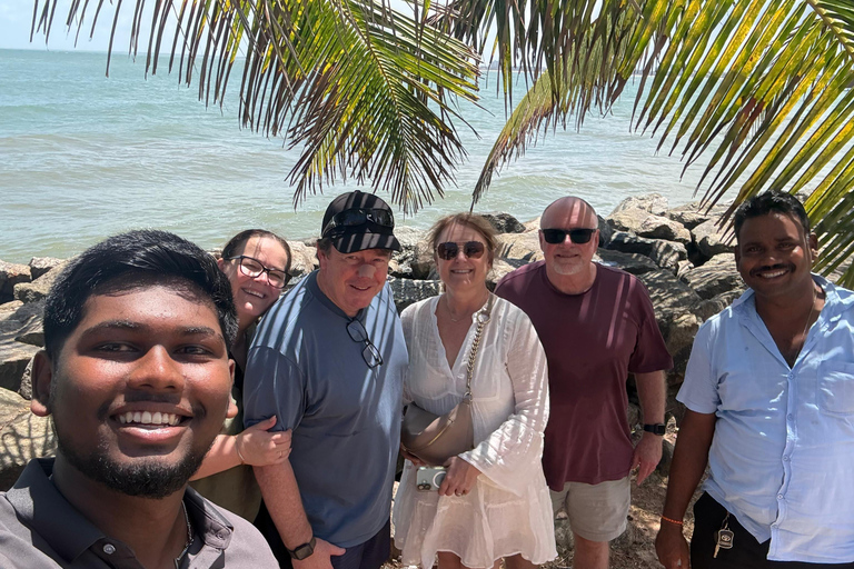 Negombo: Private Tuk-Tuk Tour –Temples, Markets & Local Life