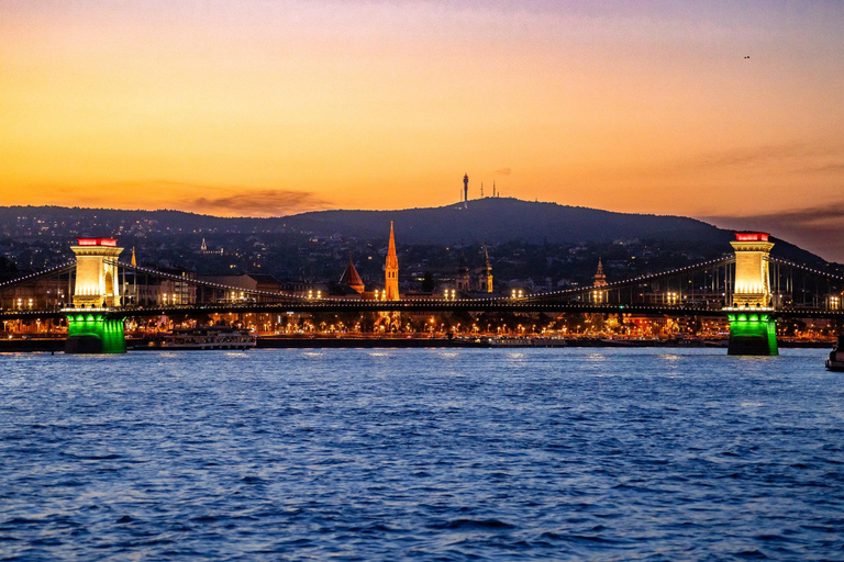 Budapest : Croisière historique avec boisson de bienvenueCroisière historique de jour avec Tokaj Premium Frizzante