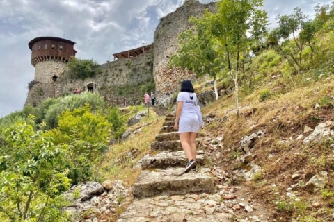 Von Tirana aus: Wanderung zur Pellumbas-Höhle und zur Burg Petrela