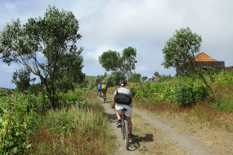 Tarrafal: Wycieczka rowerowa z tradycyjnym posiłkiem