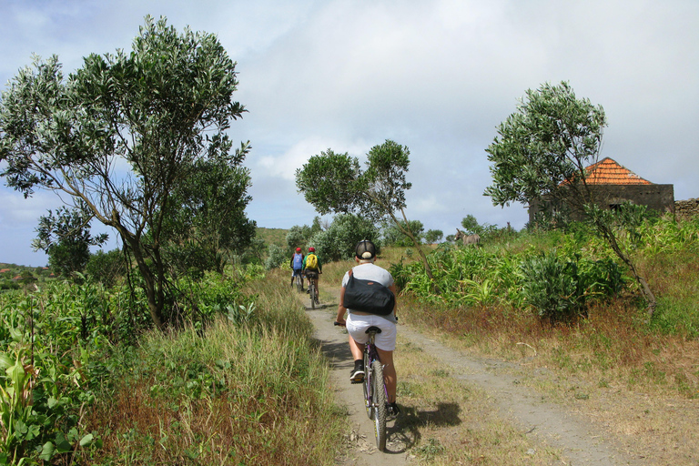 Tarrafal: Wycieczka rowerowa z tradycyjnym posiłkiem