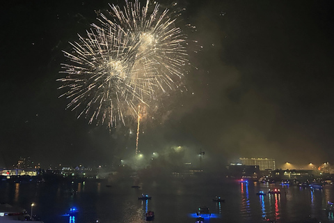 Miami: New Years Eve Fireworks Cruise on Biscayne Bay
