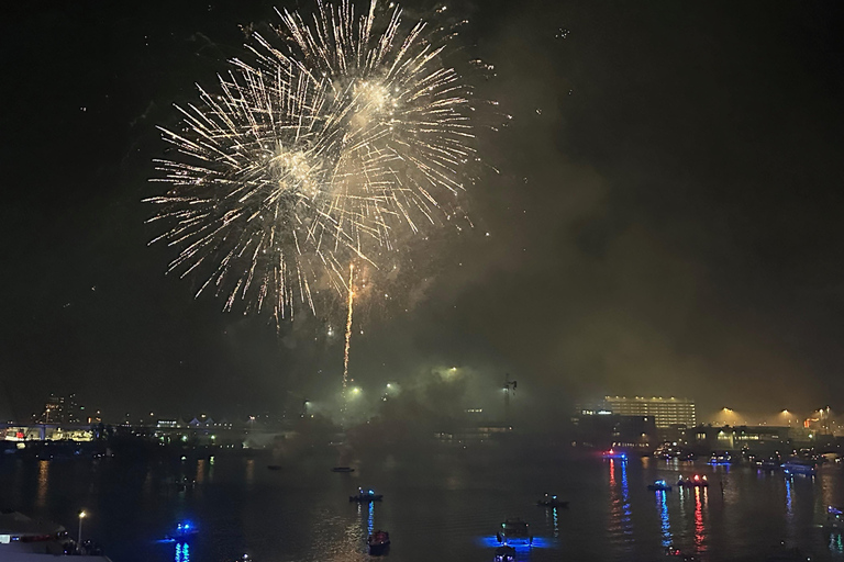 Miami: New Years Eve Fireworks Cruise on Biscayne Bay