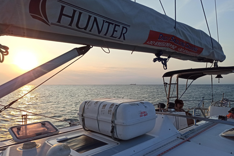 Hafen von Nea Michaniona: Bootsfahrt bei Sonnenuntergang in der Bucht von Thessaloniki