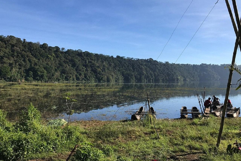 Bali, norra Bali Rundresa på norra Bali med vattenfall, Vihara och varm källa