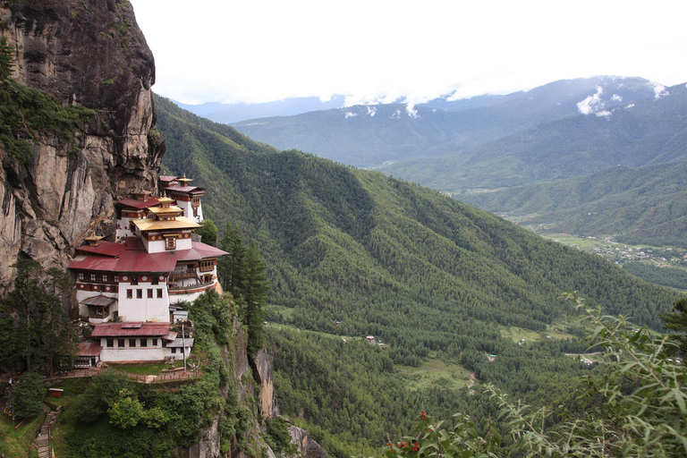 Bhutan: 6-Day Nature and Culture Tour with Phobjikha Valley