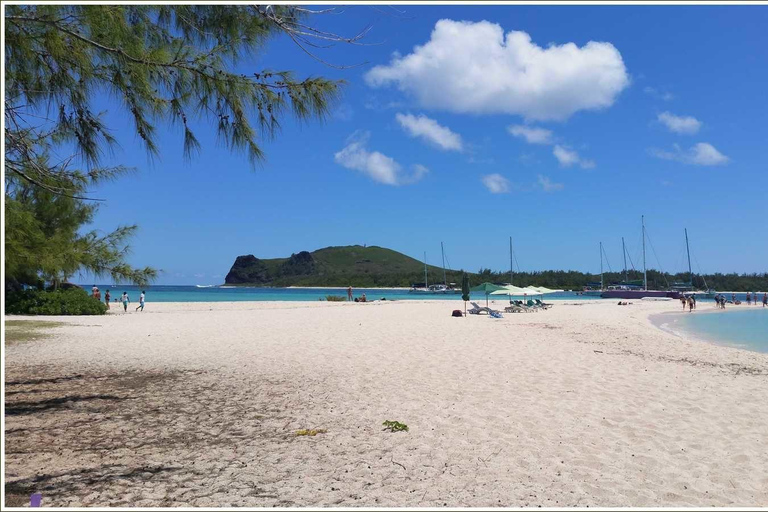 Hors-bord privé vers l&#039;île Gabriel, Coin de Mire et l&#039;île PlateHors-bord privé vers l&#039;île Gabriel, Coin de Mire et Flat Island