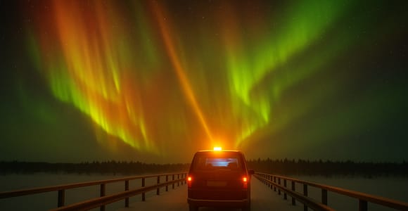 From Saariselkä: Active Aurora Chase Tour, Campfire & Snacks