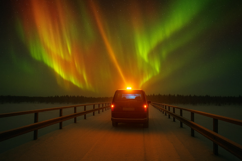 From Saariselkä/Inari: Aurora Hunting Tour, campfire&snacks