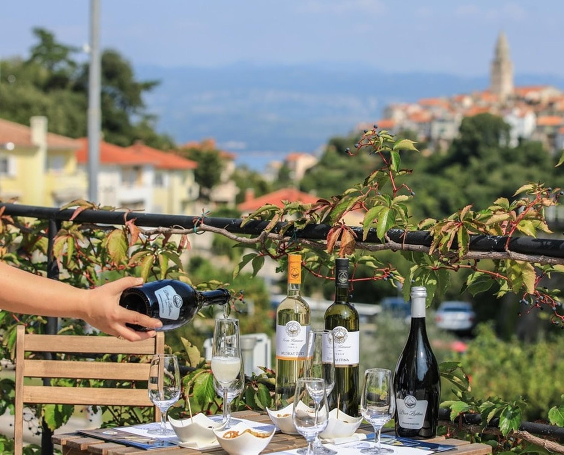 Insel Krk: Biodynamische Weinkeller-Tour, Verkostung & Food Pairing