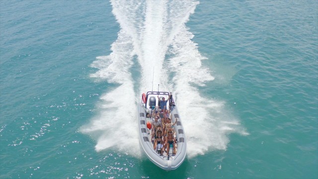 Visit Magnetic island best boat tour to circumnavigate the island in Magnetic Island