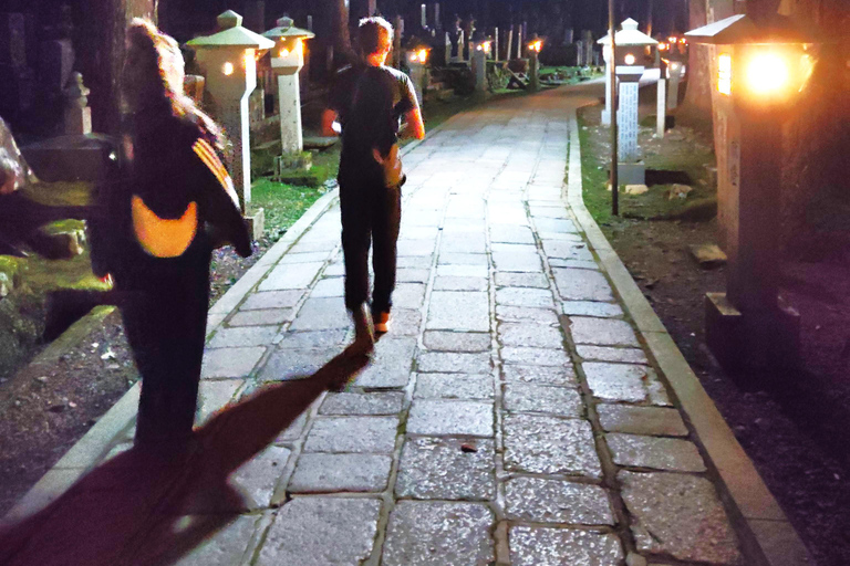 Koyasan : le silence sacré d&#039;Okunoin à l&#039;aube et à la nuit tombéeVisite à l&#039;aube