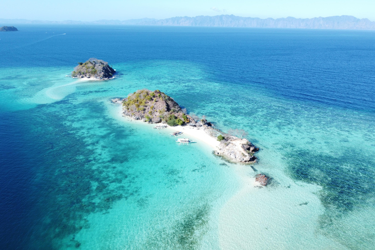 Dalla città di Coron: tour in barca delle spiagge e delle isole con pranzo