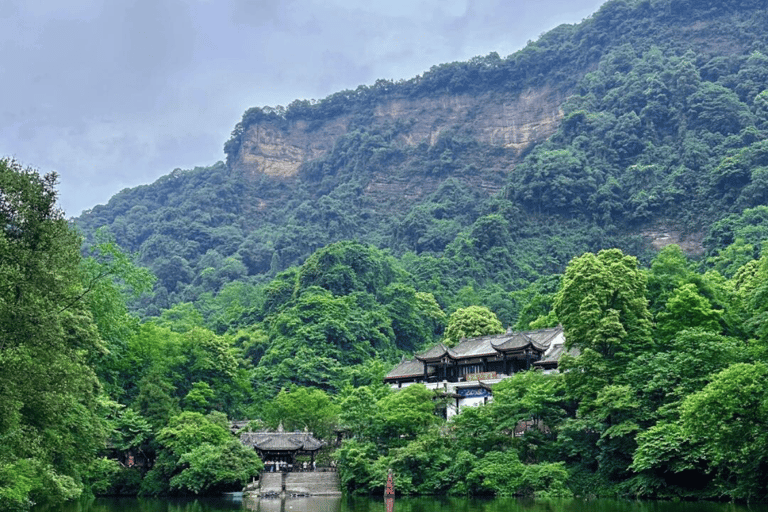 Chengdu Group Tour: Dujiangyan Water System & Mt Qingcheng