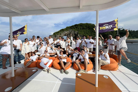 Epicka impreza na jachcie Boracay od SundancerEpicka impreza na jachcie w Boracay z Sundancer