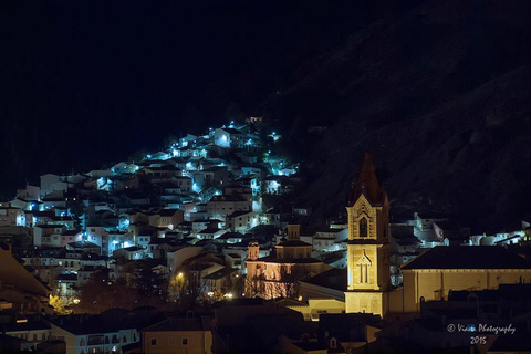 Cuenca: Nighttime Highlights Walking Tour in Spanish