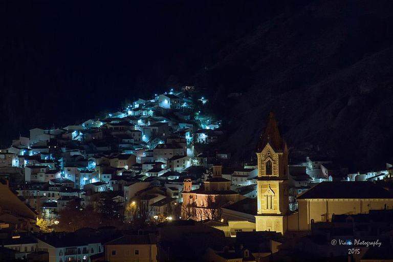 Cuenca: Nighttime Highlights Walking Tour in Spanish