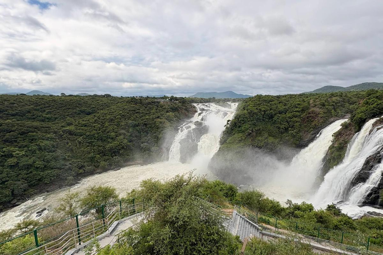 Wycieczka z Bangalore do buddyjskiego klasztoru i wodospadów Shivanasamudram