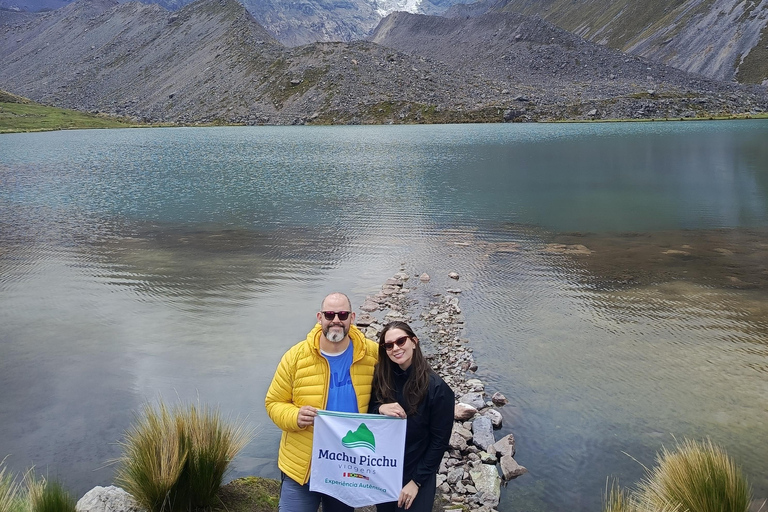Cusco: Hike to the 7 Ausangate Lagoons Full Day VIP - Guided in Portuguese Cusco: Ausangate 7 Lagoons Full Day VIP Hike - Guided in Portuguese