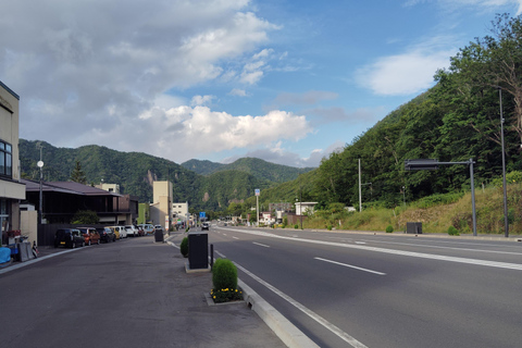 Sapporo: Spacer po Jozankei Onsen z wizytą w świątyni i jaskini