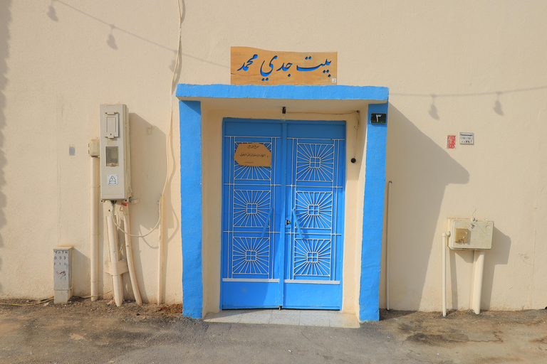 Riade: experimenta a vida saudita durante a década de 1970 com almoçoTour of the house with a meal ( 6 Person )