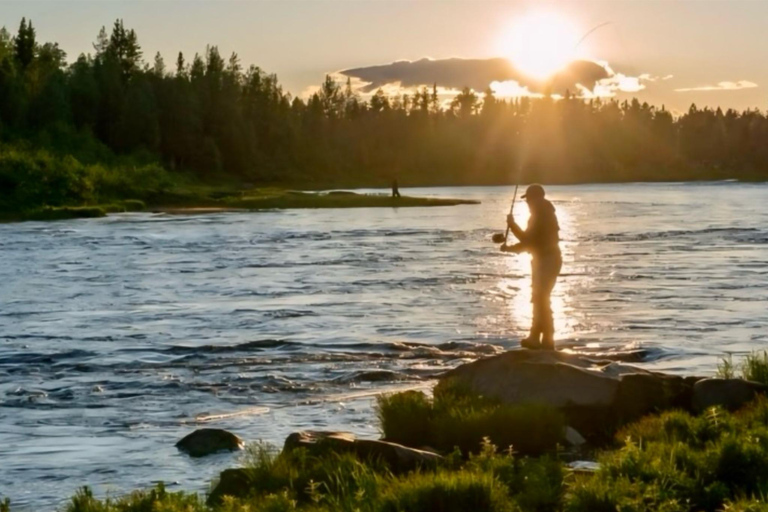 Rovaniemi: Tour di pesca estiva nella natura artica e barbecueTour di pesca estiva nella natura artica e barbecue - Piccolo gruppo