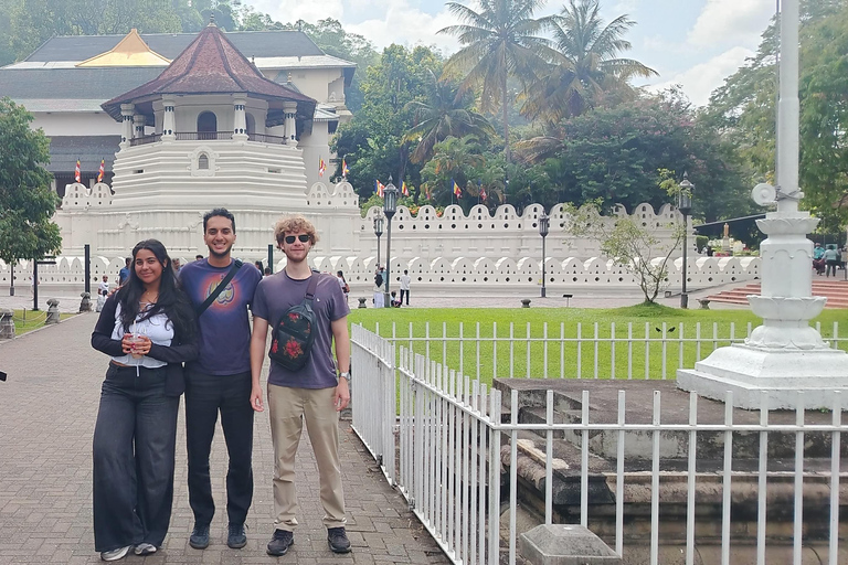 Kandy: Guided City Tour with Boat Ride & Tuk-Tuk Ride