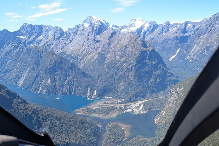 Milford Sound from Te Anau | 70-Min Elite Helicopter Flight