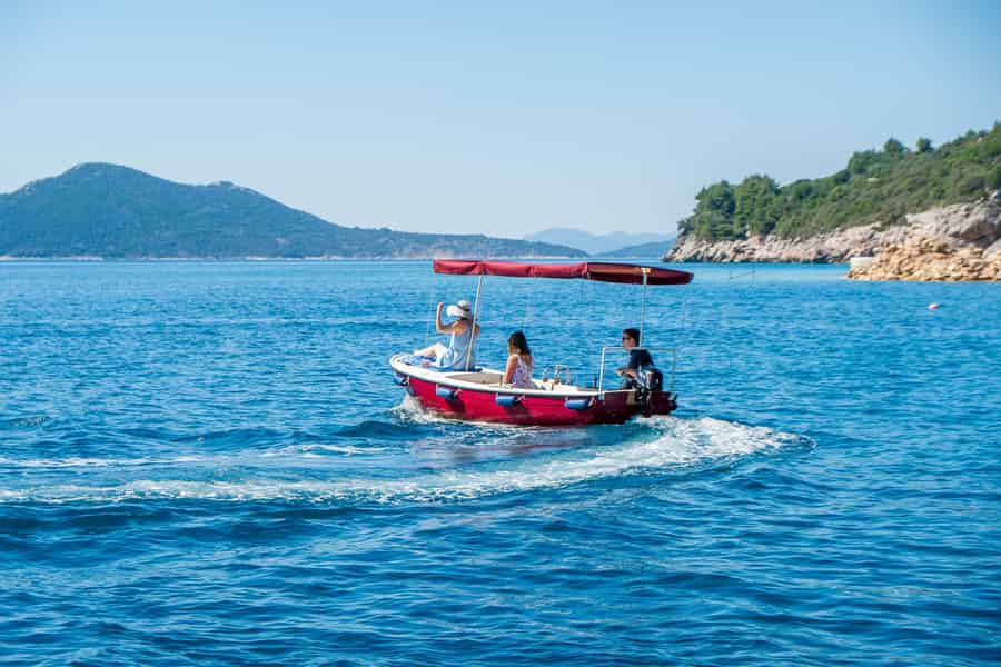 Dubrovnik: Bootsverleih für die Elaphiten, kein Führerausweis erforderlich. Foto: GetYourGuide