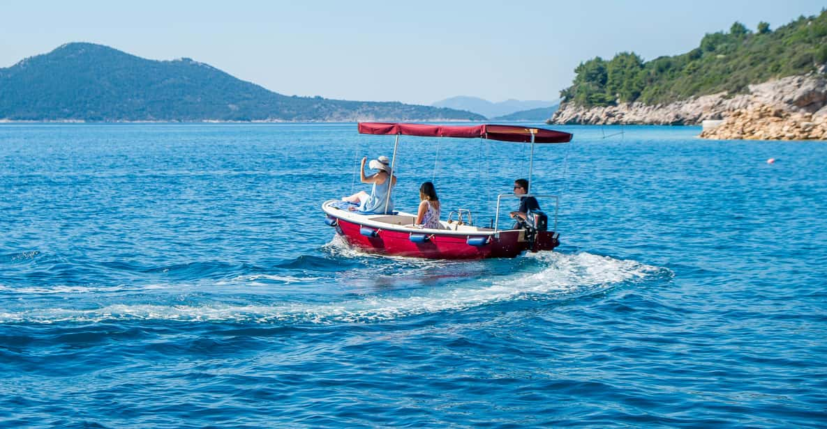 Alquila un barco pequeño sin patrón explora las islas GetYourGuide