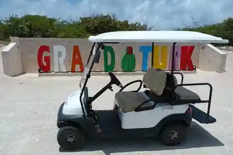 4 / 6 seater Golf Cart Rentals in Grand Turk/Turks&Caicos