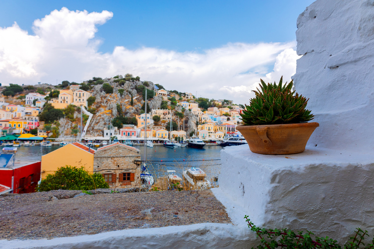 Rhodos: Hogesnelheidsboot naar het eiland Symi en de Sint-JorisbaaiAan boord van de boot in de Mandraki haven in Rhodos