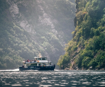 Geiranger: Fjord and Waterfalls Sightseeing Boat Trip