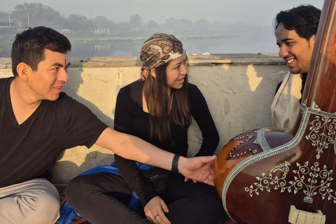 Delhi: meditación espiritual y paseo en barco con un músico folclóricoDelhi: meditación espiritual y paseo en barco con un músico folclórico como guía
