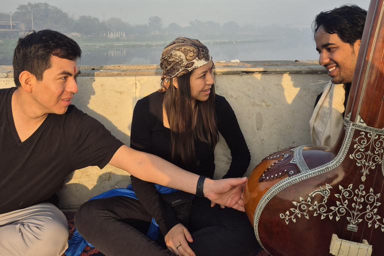 Delhi: meditación espiritual y paseo en barco con un músico folclóricoDelhi: meditación espiritual y paseo en barco con un músico folclórico como guía