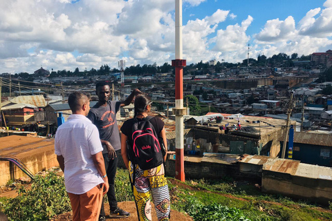 livlig tur i kiberas slumrundtur i slummen i livfulla Kibera