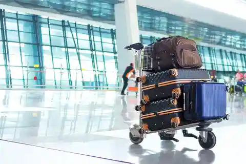 Calgary Airport: Luggage Storage at the Arrival Level