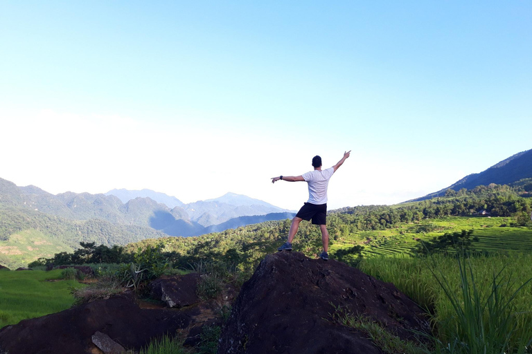 河内：乘坐豪华轿车往返蒲良从 Pu Luong 到 河内