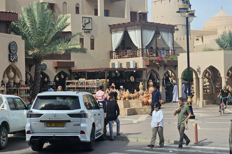 Muscat: Nizwa and Al Jabal Al Akhdar Private Tour with Lunch